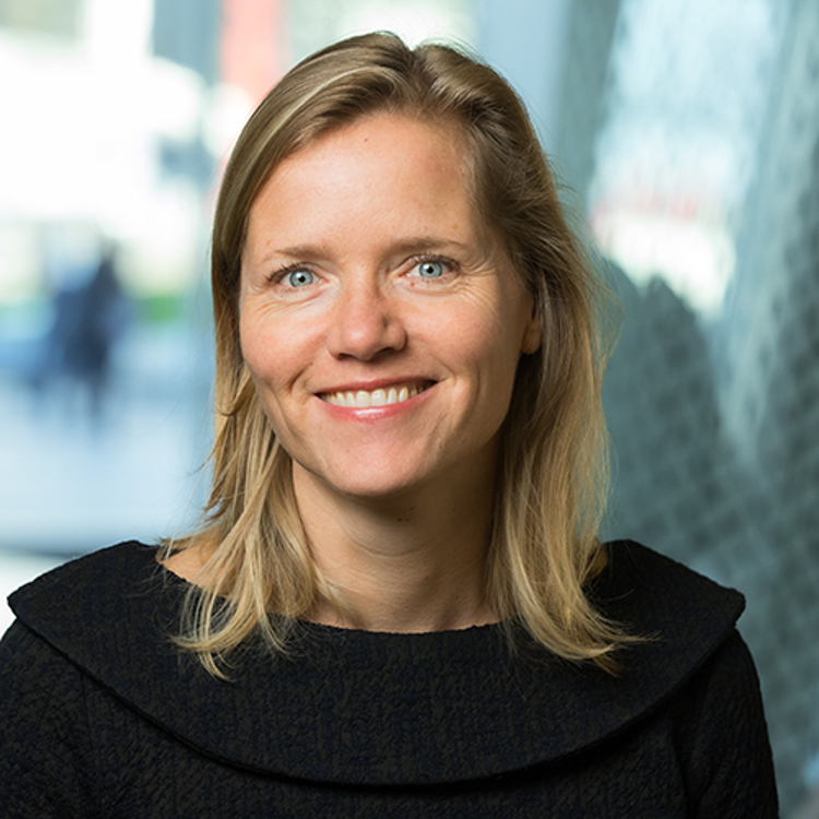 This is an image of Iris Oort.